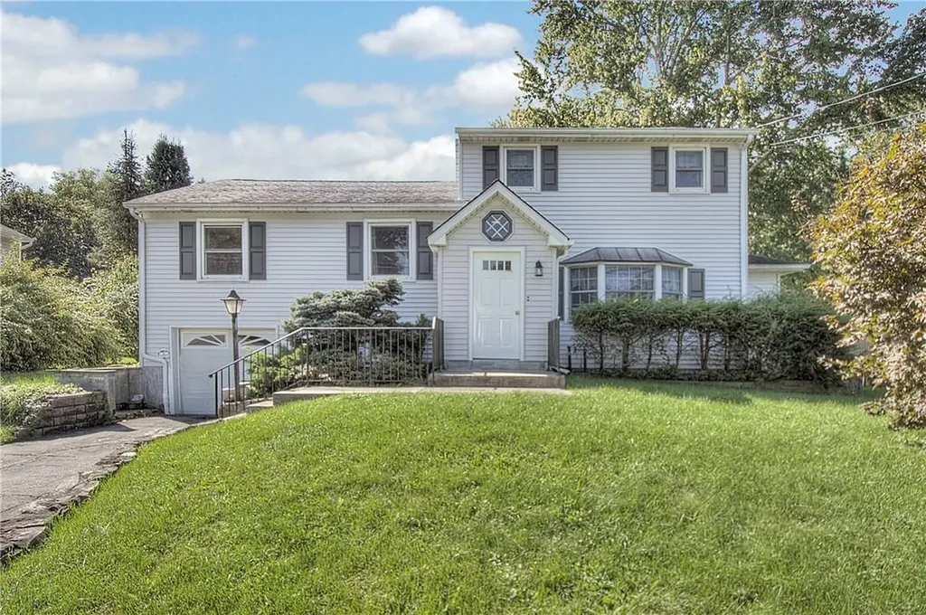 21 Claudia Lane Poughkeepsie NY 12603