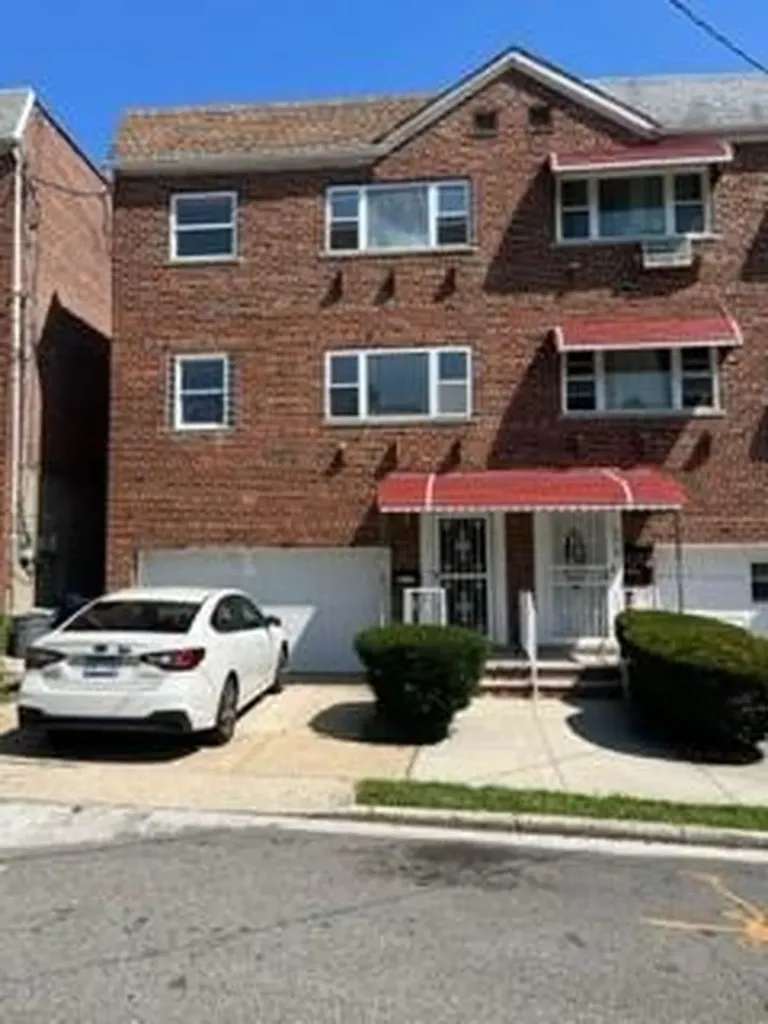 4022 Bell Avenue Bronx NY 10466