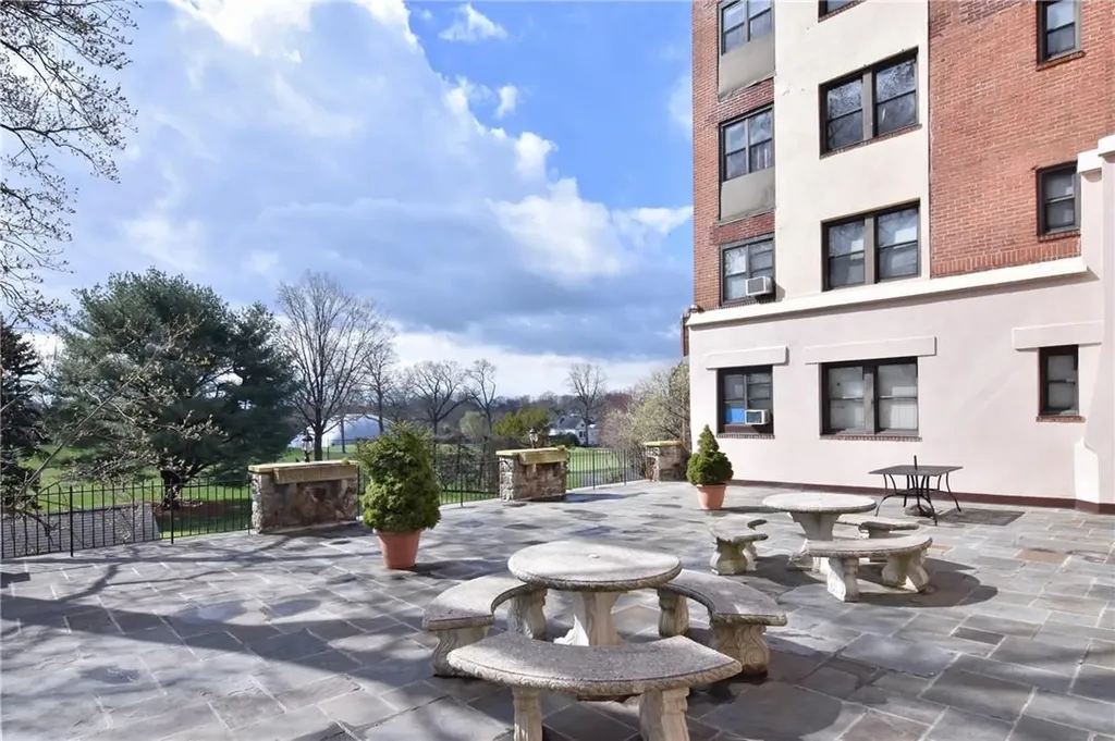 4784 Boston Post Road Pelham NY 10803