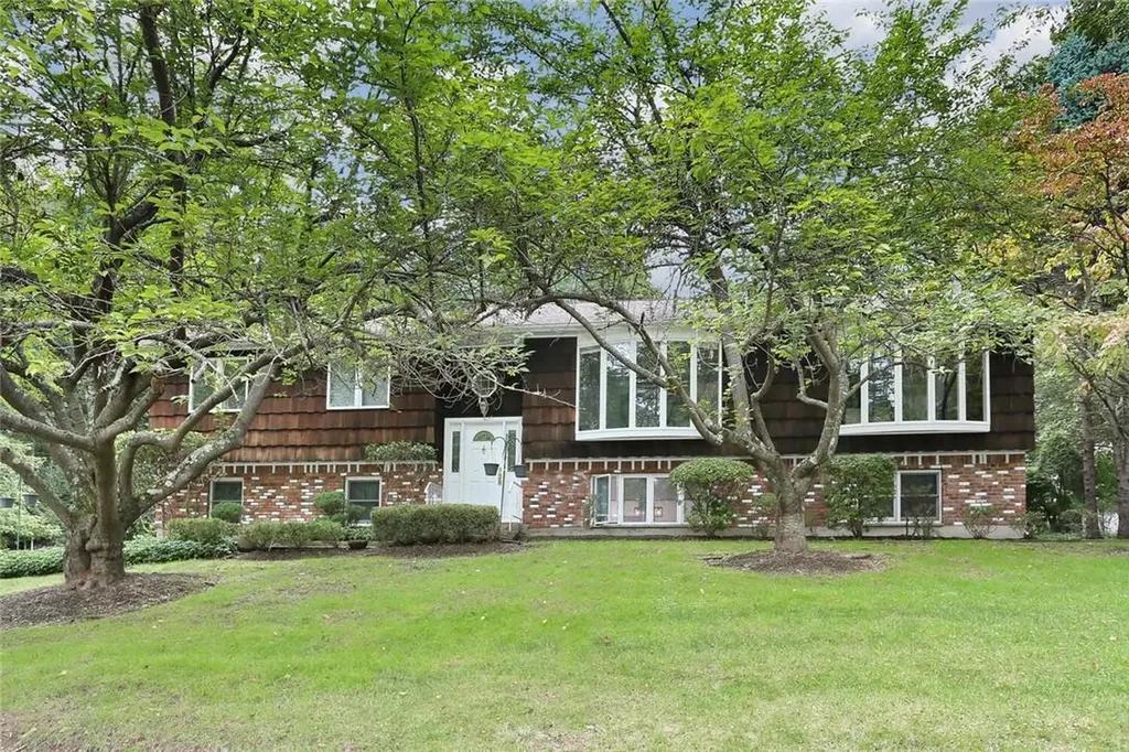 4 Long Meadow Drive Airmont NY 10952