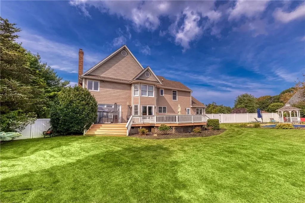 2 Sean Lane Mount Sinai NY 11766