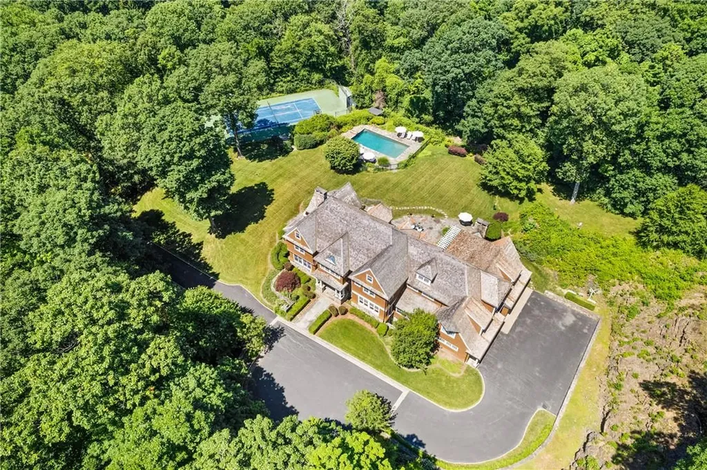 6 Hallock Place Armonk NY 10504
