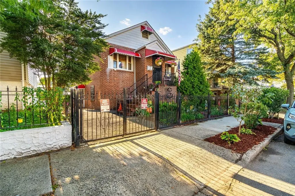 4067 Murdock Avenue Bronx NY 10466