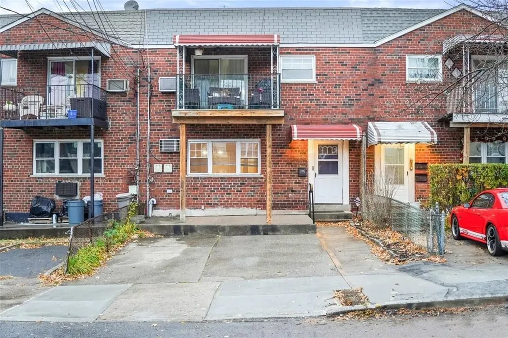 728 Hollywood Avenue Bronx NY 10465