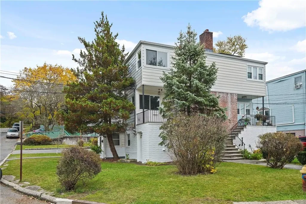 44 Troy Lane Yonkers NY 10701