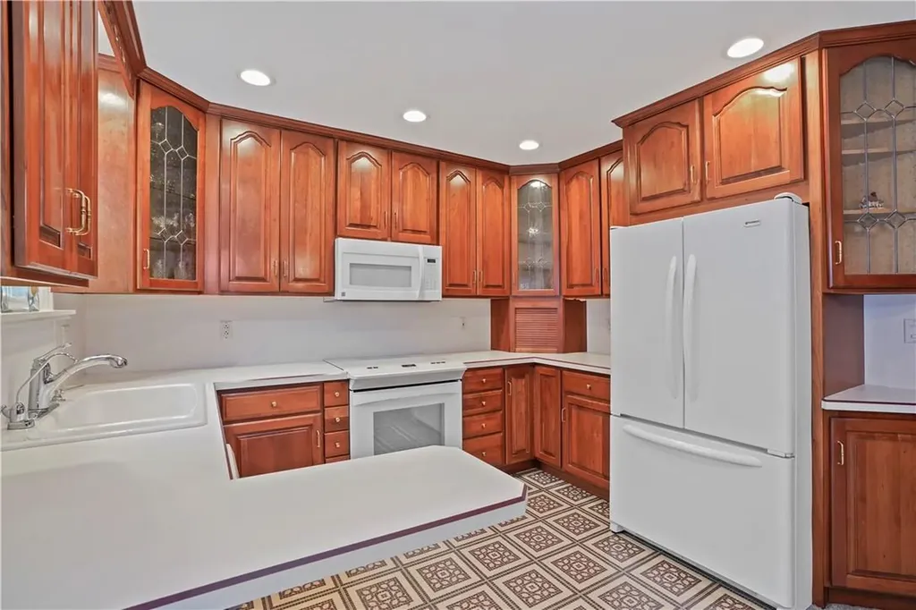 44 Troy Lane Yonkers NY 10701