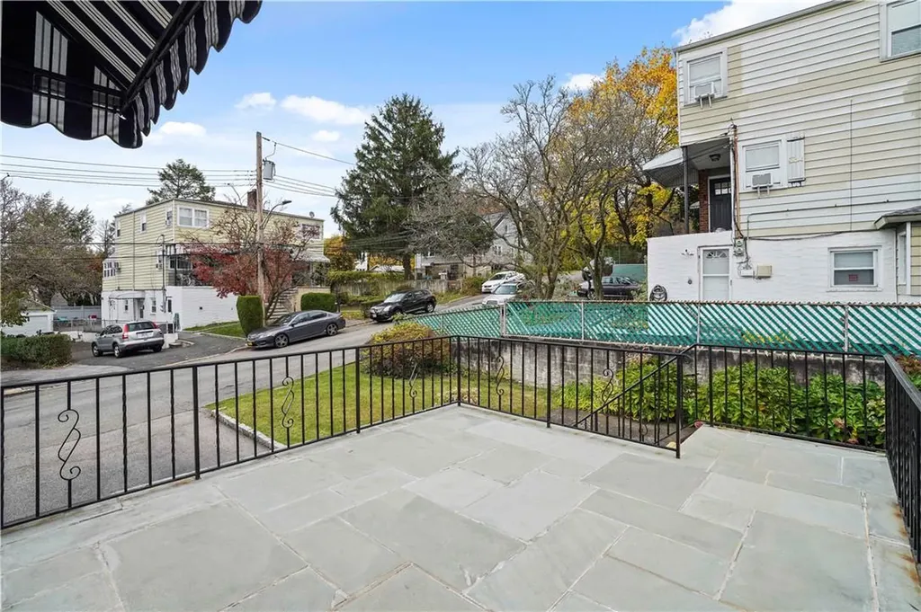 44 Troy Lane Yonkers NY 10701