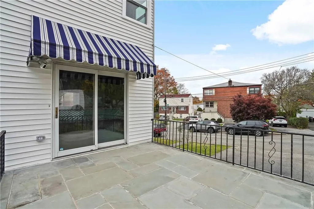 44 Troy Lane Yonkers NY 10701
