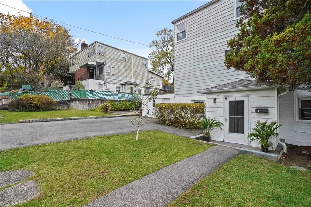 44 Troy Lane Yonkers NY 10701