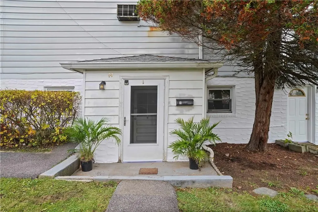 44 Troy Lane Yonkers NY 10701