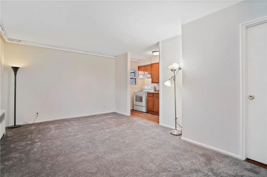 44 Troy Lane Yonkers NY 10701