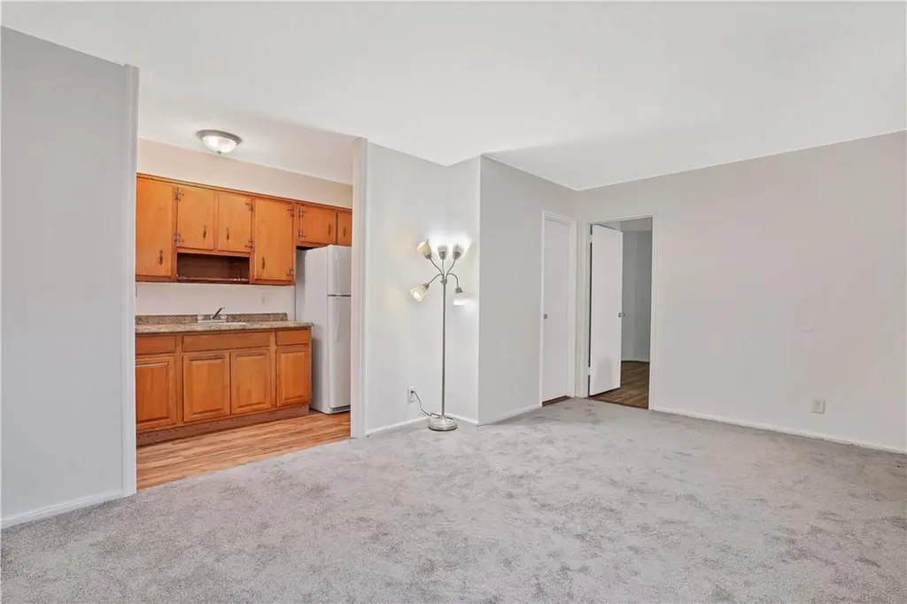 44 Troy Lane Yonkers NY 10701