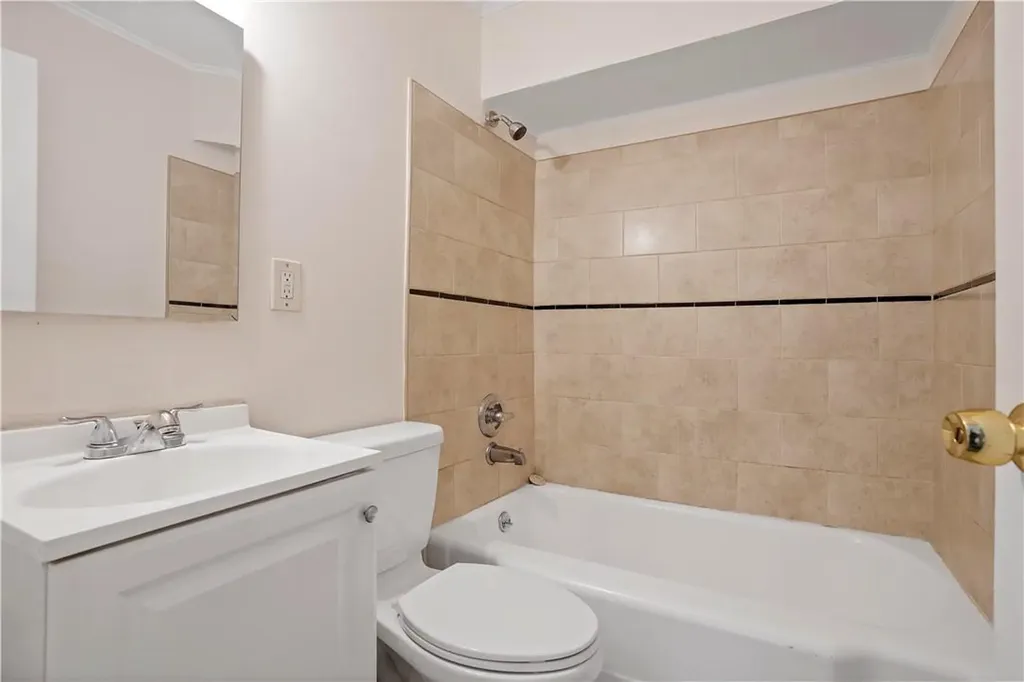 44 Troy Lane Yonkers NY 10701