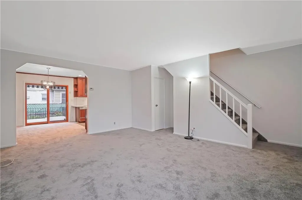44 Troy Lane Yonkers NY 10701