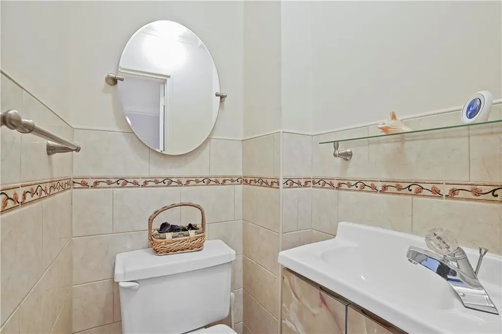 44 Troy Lane Yonkers NY 10701