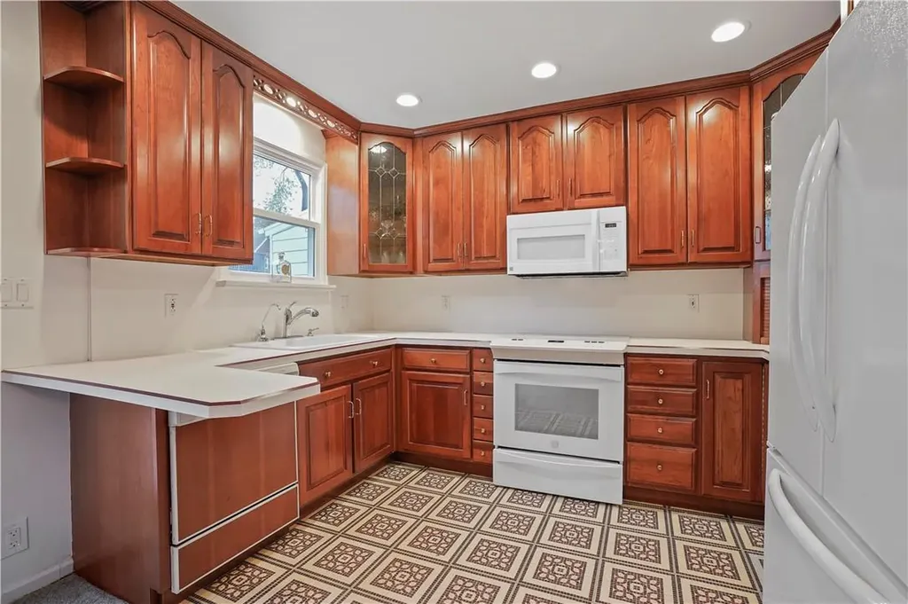 44 Troy Lane Yonkers NY 10701