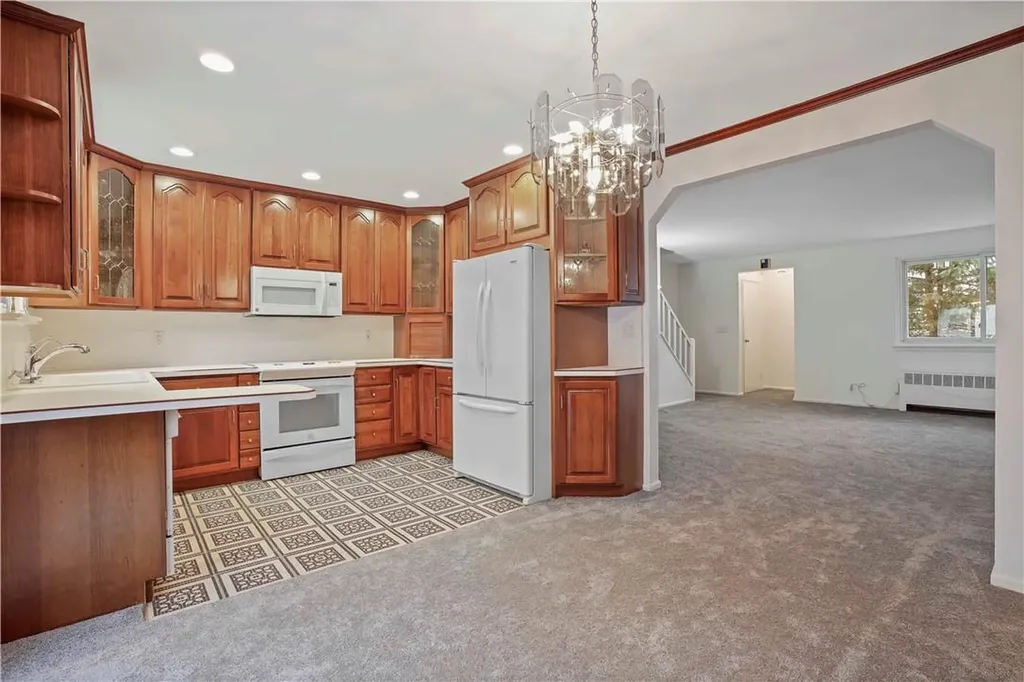 44 Troy Lane Yonkers NY 10701