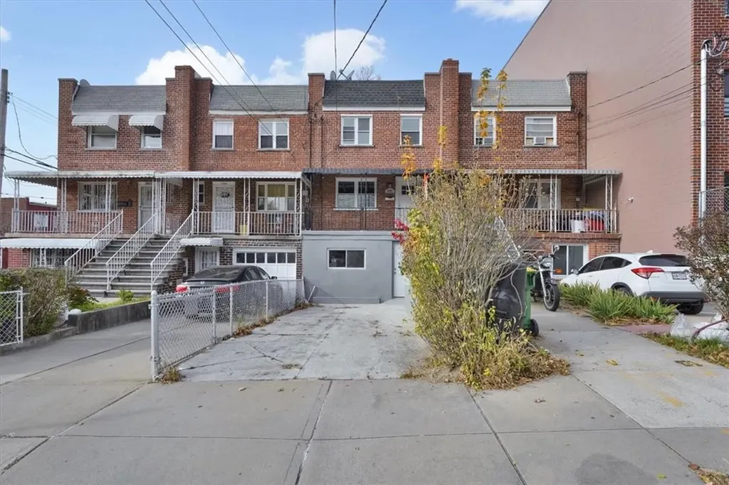 3567 Laconia Avenue Bronx NY 10469