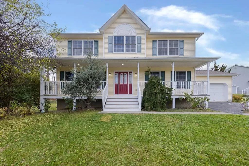 37 Red Maple Way New Windsor NY 12553