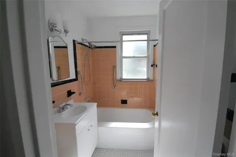 16 Wainwright Yonkers NY 10710