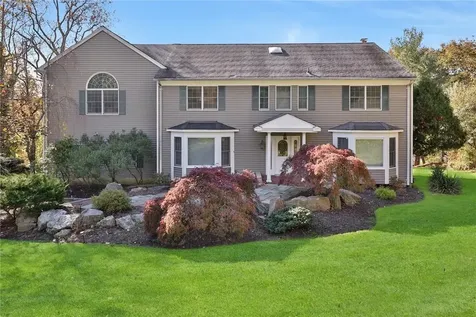 96 Deerfield Lane N Pleasantville NY 10570