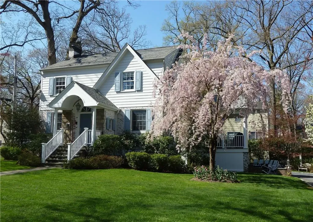 2 Dawes Place Larchmont NY 10538
