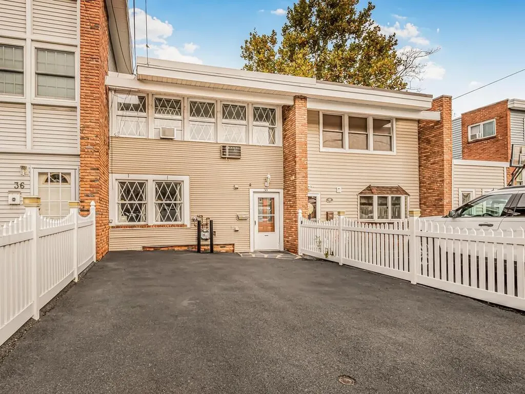 38 Halgren Crescent Haverstraw NY 10927
