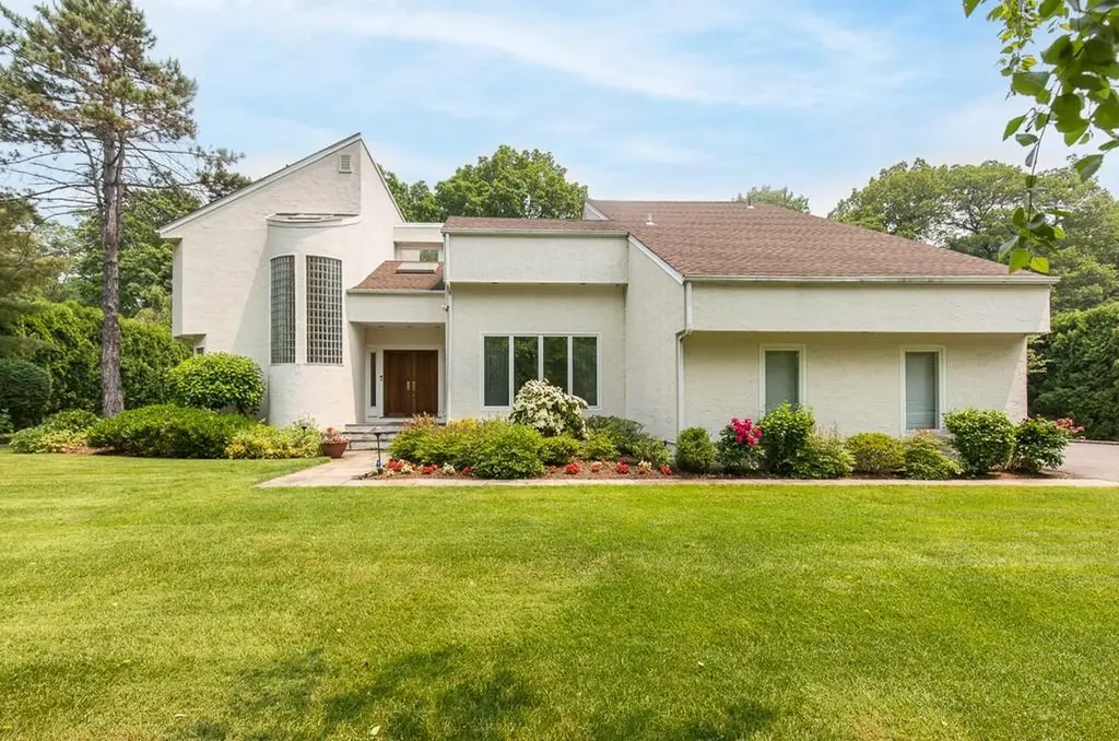 21 Marbourne Drive Mamaroneck NY 10543