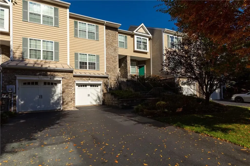 797 Huntington Drive Fishkill NY 12524
