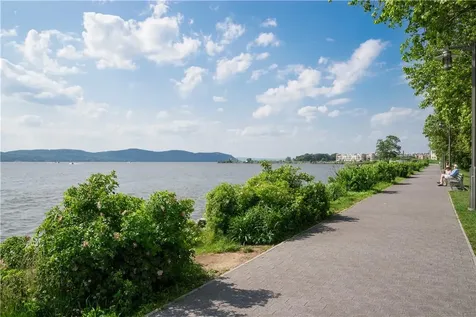 18 Rivers Edge Drive Tarrytown NY 10591
