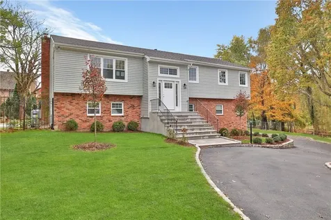 78 Pondview Lane New Rochelle NY 10804