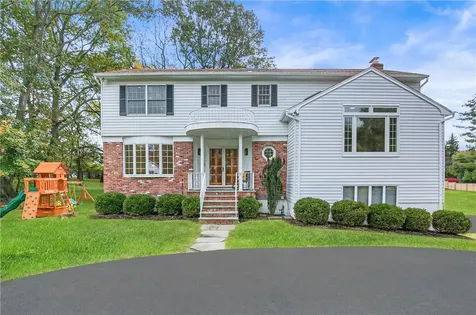 2 Gate House Lane Mamaroneck NY 10543