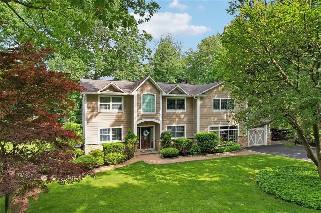 98 Sparrow Lane Pearl River NY 10965
