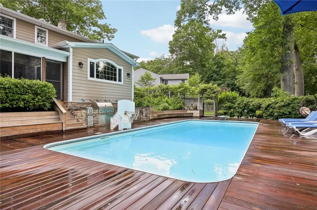 98 Sparrow Lane Pearl River NY 10965