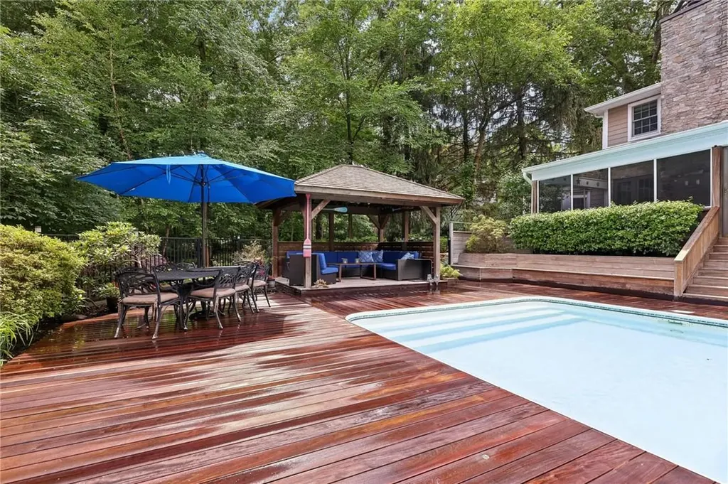 98 Sparrow Lane Pearl River NY 10965