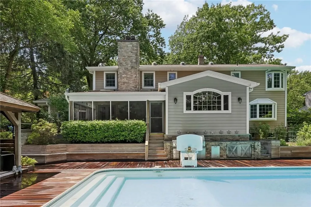 98 Sparrow Lane Pearl River NY 10965