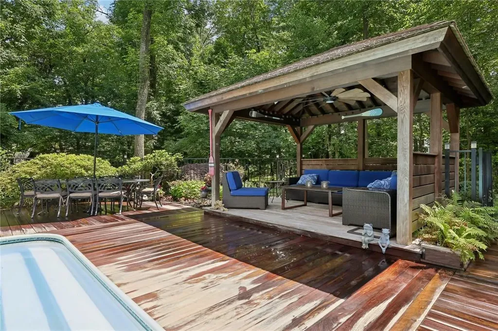 98 Sparrow Lane Pearl River NY 10965