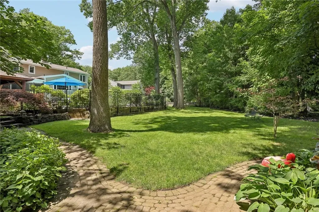 98 Sparrow Lane Pearl River NY 10965