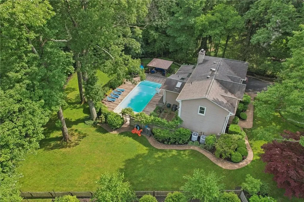 98 Sparrow Lane Pearl River NY 10965