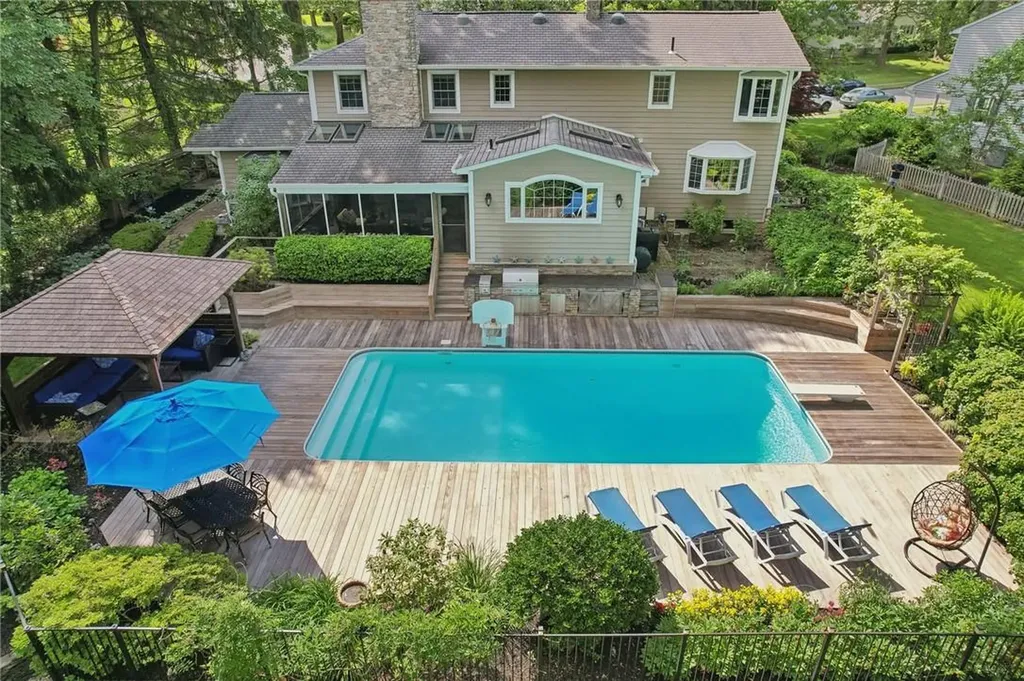 98 Sparrow Lane Pearl River NY 10965