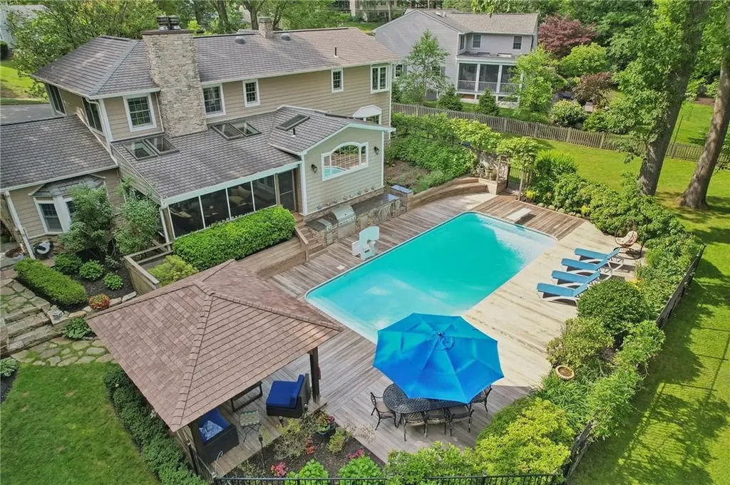 98 Sparrow Lane Pearl River NY 10965