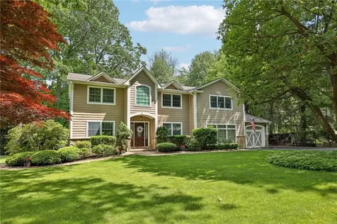 98 Sparrow Lane Pearl River NY 10965