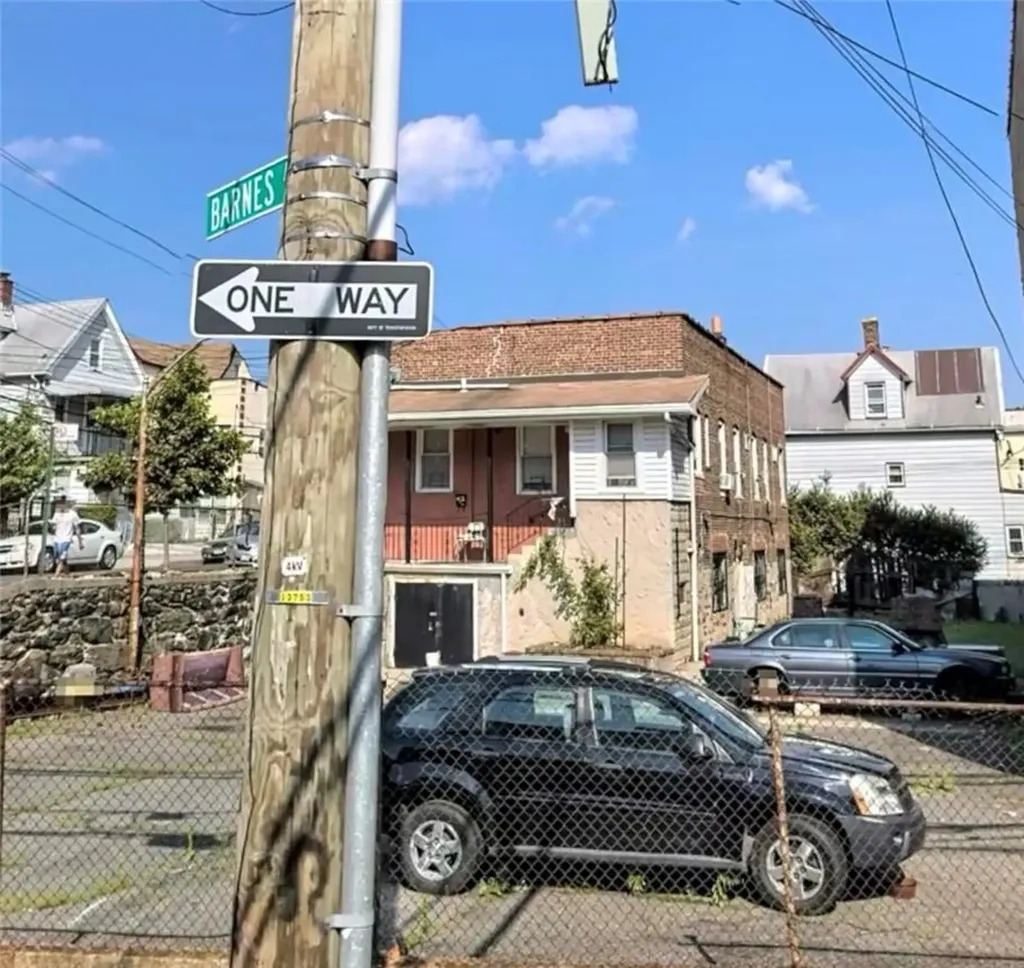 812-814 E 214th Street Bronx NY 10467