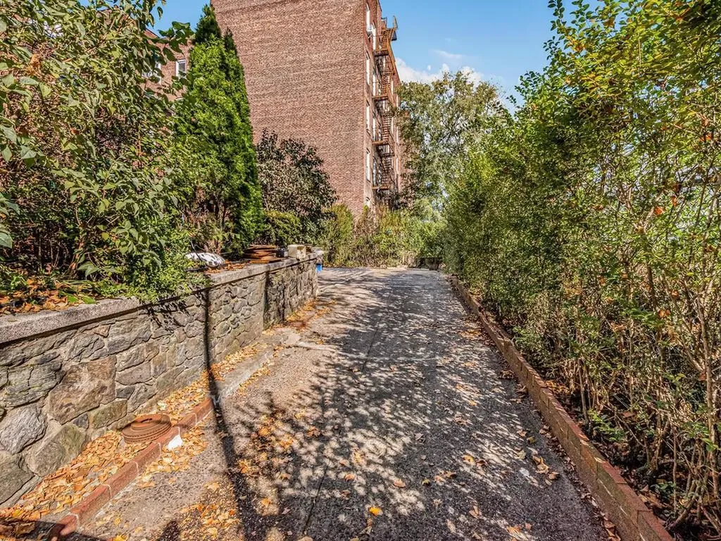 1850 Billingsley Terrace Bronx NY 10453