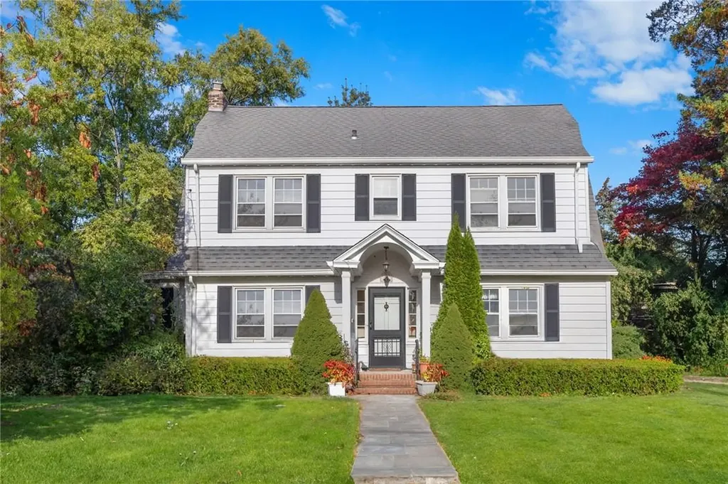 21 Warwick Avenue Scarsdale NY 10583