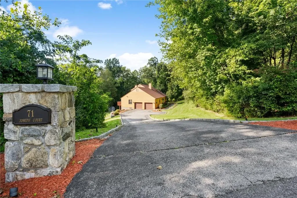 71 Joseph Court Carmel NY 10512