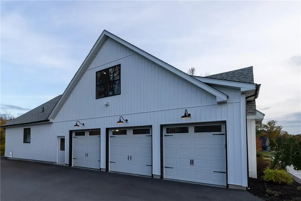 8 Balmoral Court Poughkeepsie NY 12603