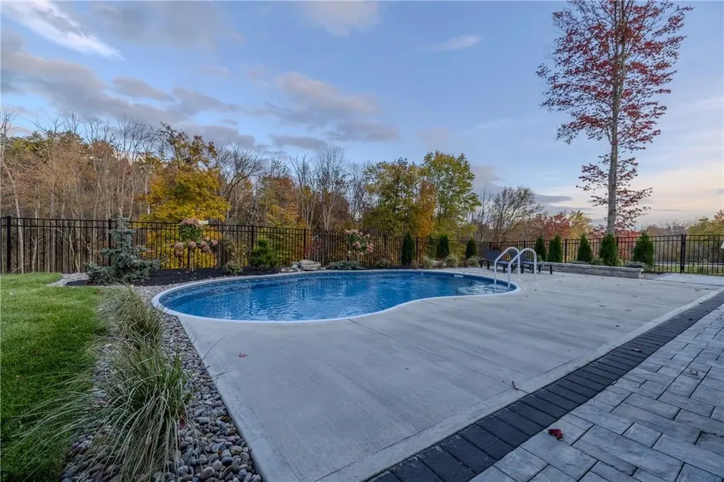 8 Balmoral Court Poughkeepsie NY 12603