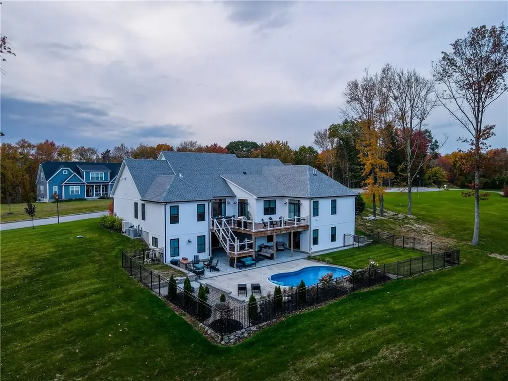 8 Balmoral Court Poughkeepsie NY 12603