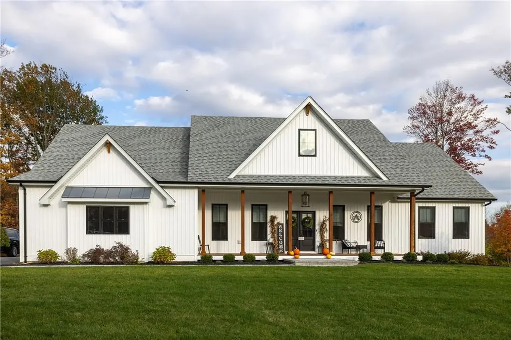 8 Balmoral Court Poughkeepsie NY 12603